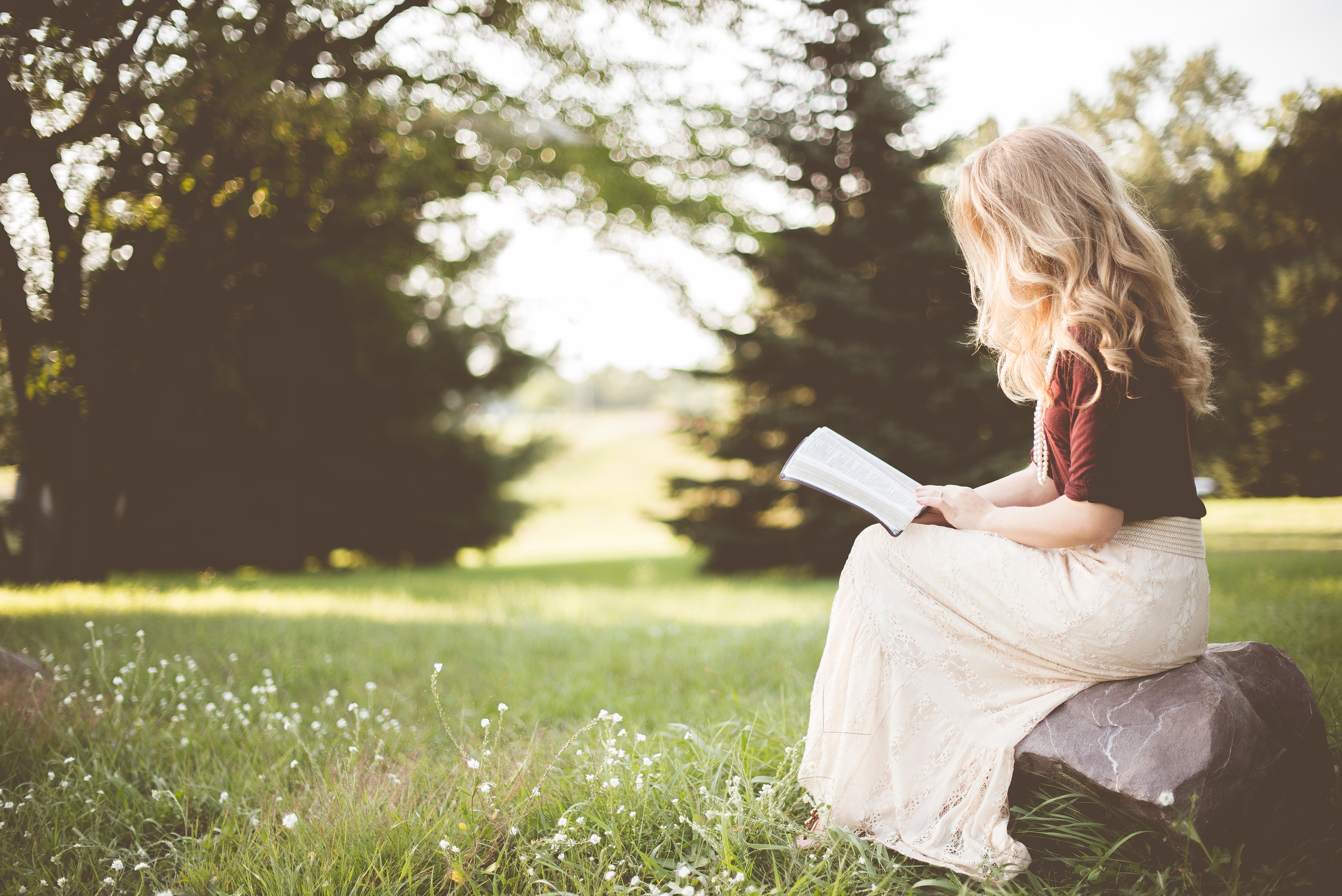 reading-in-hammock
